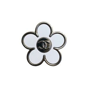Fashion brooch